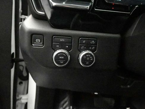 Used 2024 GMC Sierra 1500 SLT AWD/4WD image 11