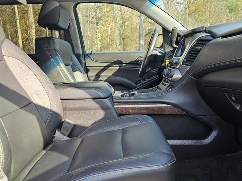 Used 2017 Chevrolet Suburban LT image 38