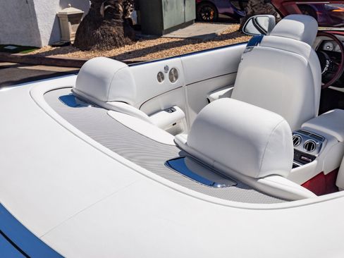 Used 2017 Rolls-Royce Dawn image 39
