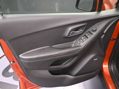 Used 2015 Chevrolet Trax LT w/ LT Sun and Sound Package FWD image 13