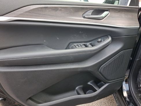 New 2026 Jeep Grand Cherokee Altitude image 10