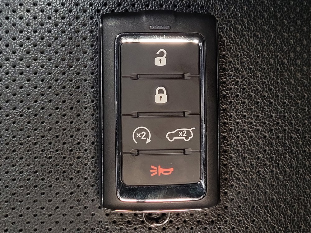 Used 2022 Jeep Grand Cherokee Limited w/ Luxury Tech Group II RWD image 32