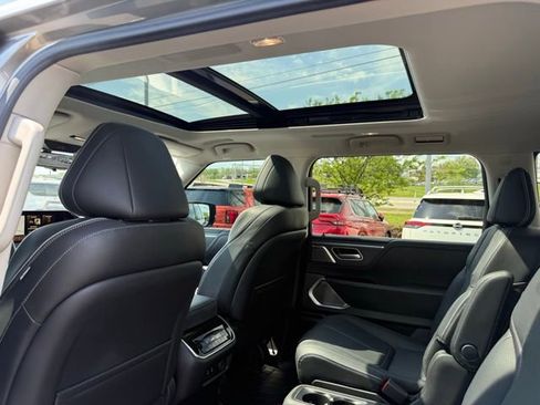 Used 2025 INFINITI QX80 Sensory image 17