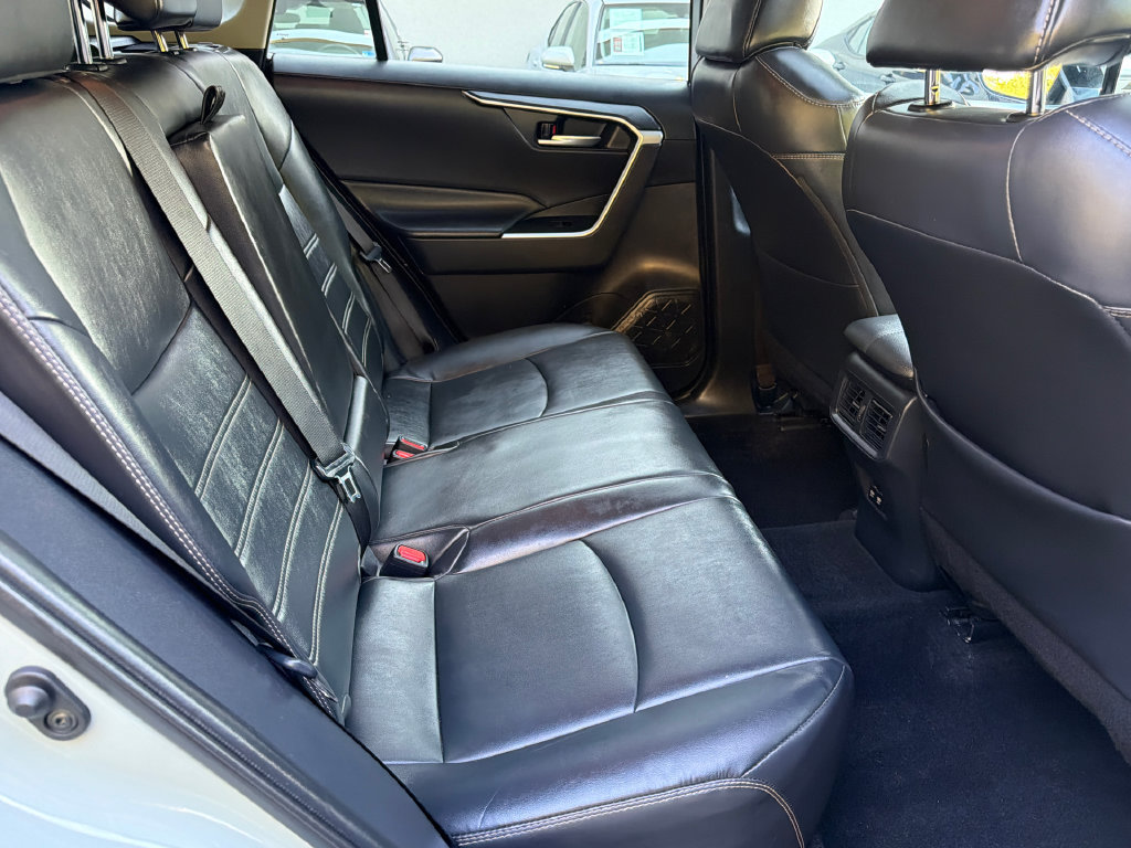 Used 2020 Toyota RAV4 XLE Premium AWD/4WD image 15