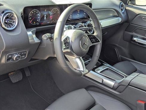 New 2025 Mercedes-Benz GLB 250 image 3
