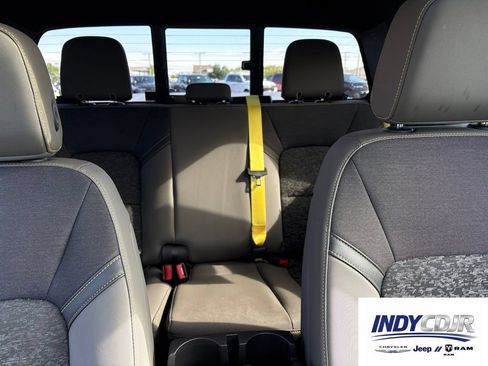 Used 2024 Chevrolet Colorado ZR2 w/ Technology Package AWD/4WD image 16