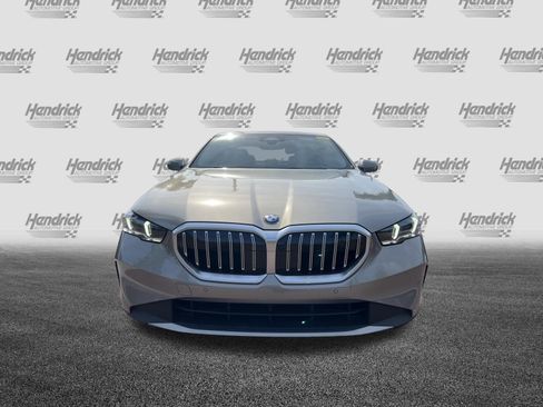 Certified 2024 BMW 530i RWD image 3
