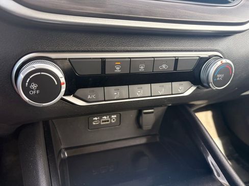 Used 2024 Nissan Altima 2.5 SV FWD image 21