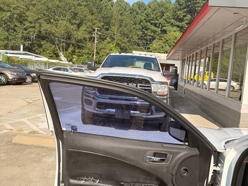 Used 2011 Dodge Charger SE image 3