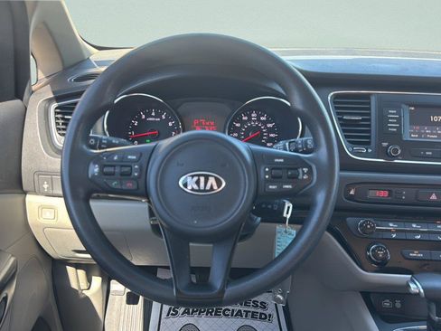 Used 2018 Kia Sedona L FWD image 12