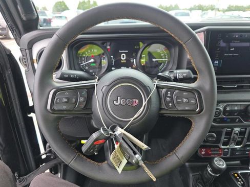 Used 2024 Jeep Wrangler Unlimited AWD/4WD image 10