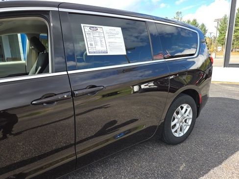 Used 2017 Chrysler Pacifica LX image 77