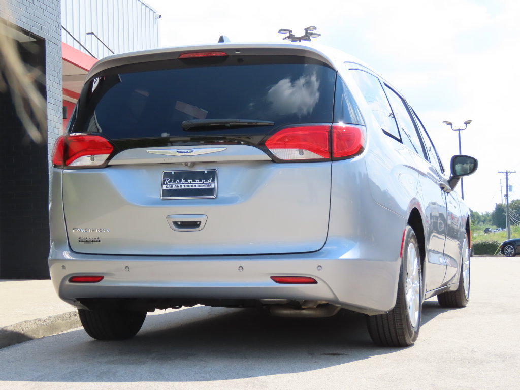 Used 2018 Chrysler Pacifica L FWD image 5