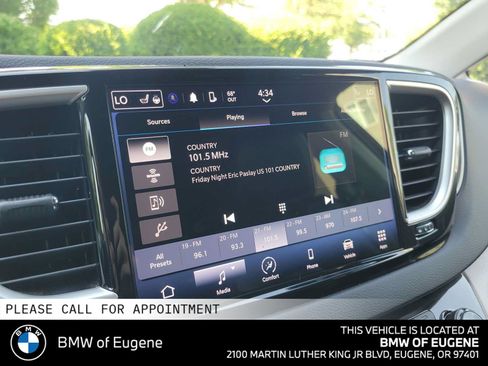 Used 2023 Chrysler Pacifica Touring-L FWD image 29