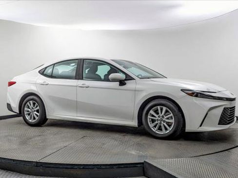 Used 2025 Toyota Camry LE image 11