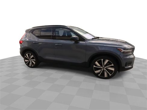 Used 2021 Volvo XC40 P8 Recharge w/ Advanced Package image 17
