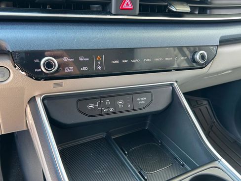 New 2026 Kia Carnival EX image 24