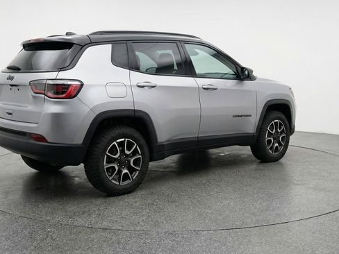 Used 2025 Jeep Compass Trailhawk w/ Trailer Tow Group AWD/4WD image 9
