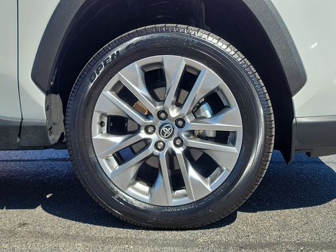 Used 2025 Toyota RAV4 XLE Premium image 5