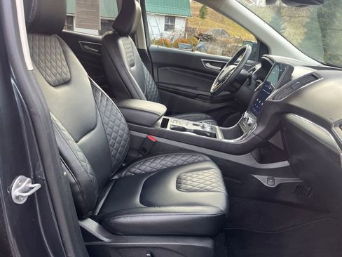 Used 2024 Ford Edge Titanium image 29