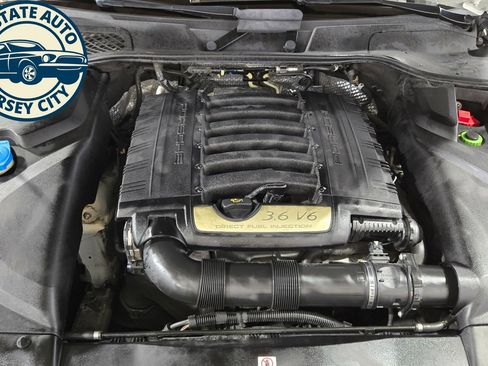 Used 2018 Porsche Cayenne Platinum Edition AWD/4WD image 34