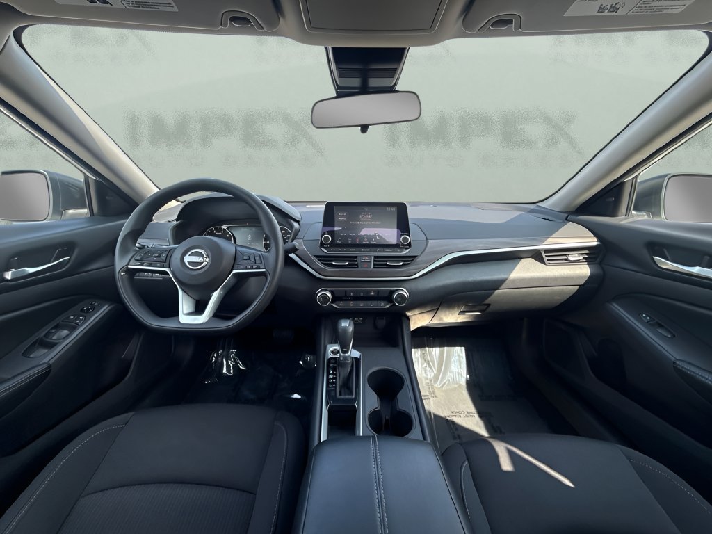 Used 2025 Nissan Altima 2.5 SV FWD image 11