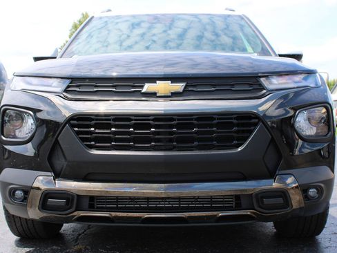 Used 2023 Chevrolet TrailBlazer ACTIV FWD image 2