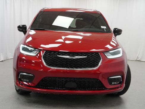 Certified 2025 Chrysler Pacifica Select image 8