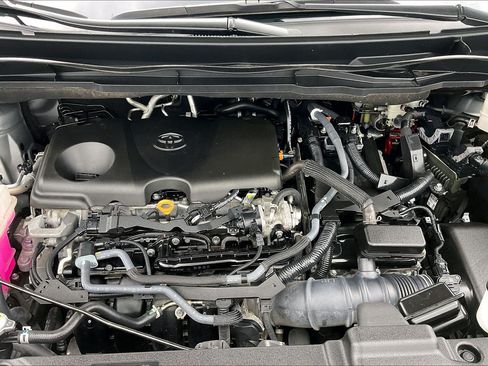 Used 2025 Toyota Sienna XLE FWD image 13