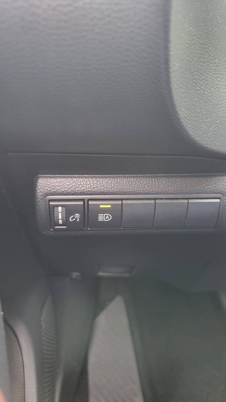 Used 2020 Toyota Corolla LE FWD image 8