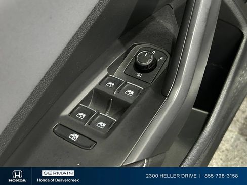 Used 2025 Volkswagen Jetta SE w/ Sunroof Package FWD image 18