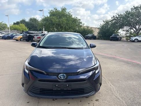 Used 2025 Toyota Corolla LE FWD image 2