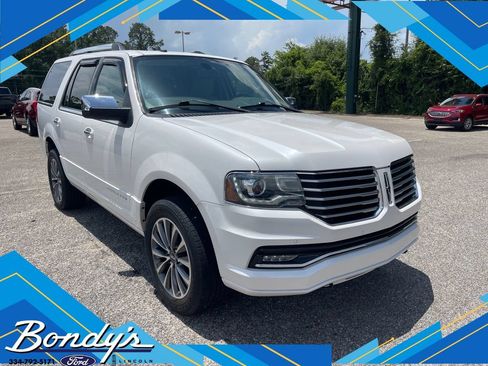 Used 2017 Lincoln Navigator Select RWD image 1