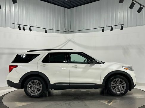 Used 2022 Ford Explorer XLT w/ Equipment Group 202A AWD/4WD image 10