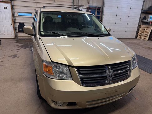 Used 2010 Dodge Grand Caravan SXT image 2