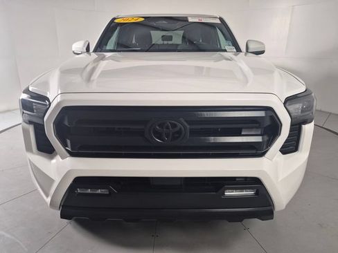 Certified 2024 Toyota Tacoma SR5 AWD/4WD image 7