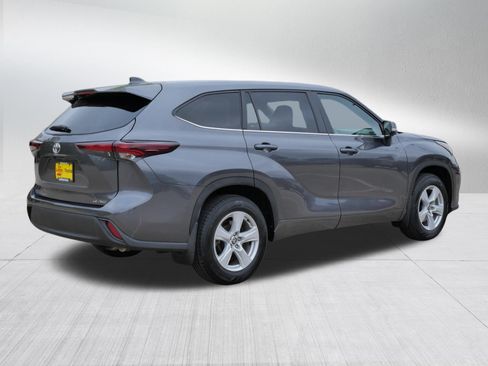 Certified 2025 Toyota Highlander LE AWD/4WD image 8