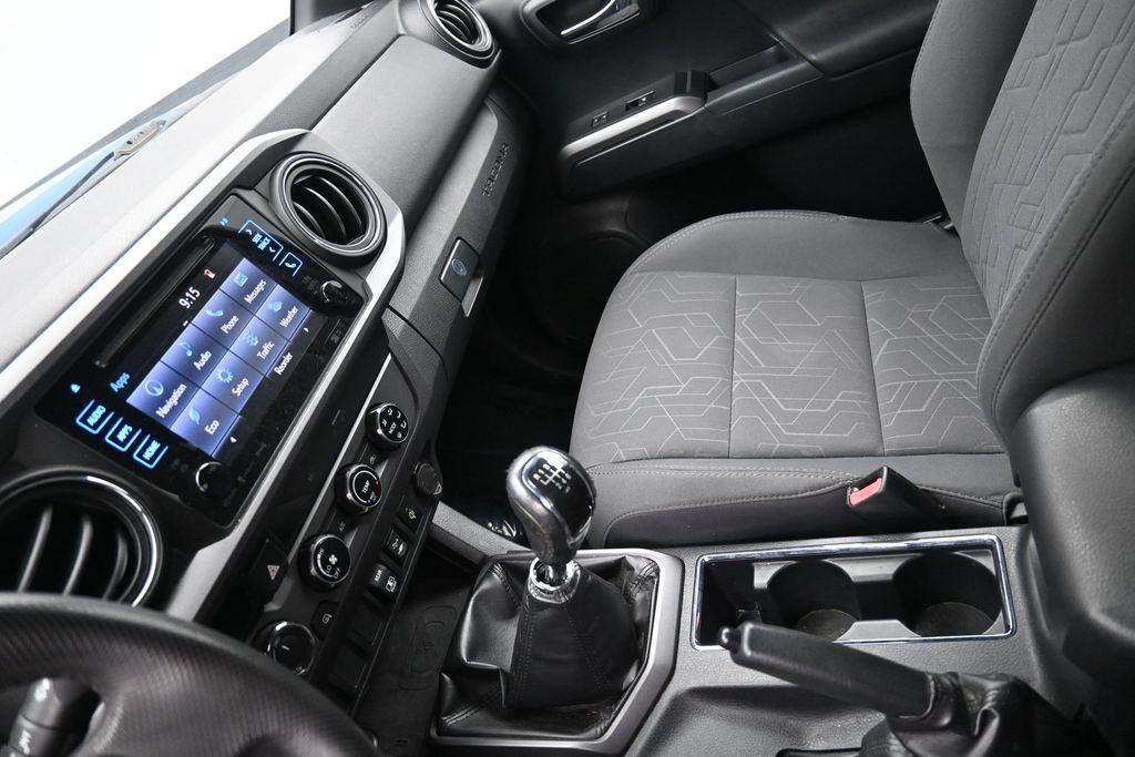 Used 2018 Toyota Tacoma TRD Sport AWD/4WD image 19