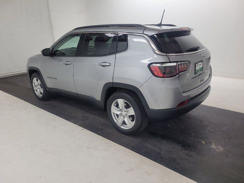 Used 2022 Jeep Compass Latitude FWD image 5