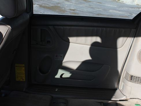 Used 2006 Toyota Sienna XLE image 35