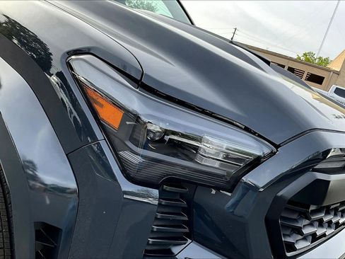 Used 2024 Toyota Tacoma TRD Sport w/ TRD Sport Upgrade Package image 27