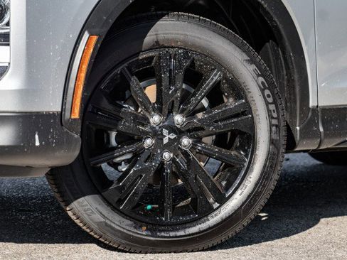 New 2025 Mitsubishi Eclipse Cross LE image 3