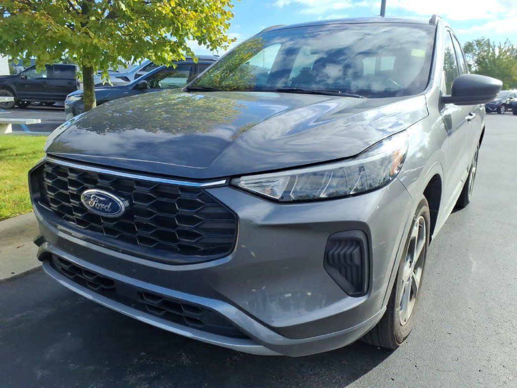 Used 2024 Ford Escape ST-Line w/ Tech Pack #1 AWD/4WD image 1