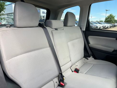 Used 2016 Subaru Forester 2.5i Premium w/ All-Weather Package AWD/4WD image 18