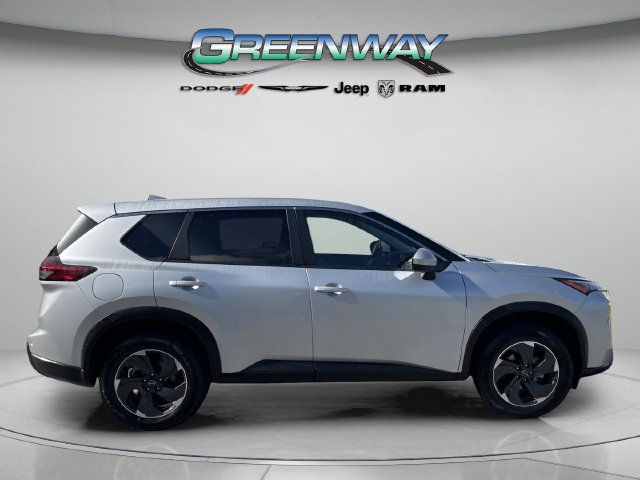 Used 2024 Nissan Rogue SV AWD/4WD image 5