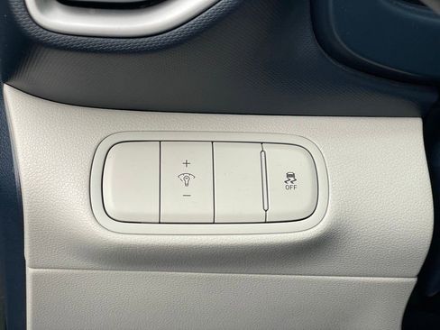 Used 2023 Hyundai Venue Limited w/ Cargo Package image 11