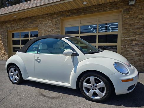Used 2007 Volkswagen Beetle Triple White Edition image 8