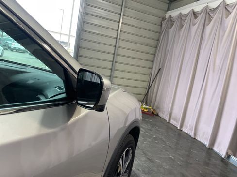 Used 2017 Nissan Rogue SL w/ SL Premium Package image 16