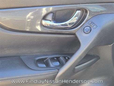 Used 2017 Nissan Rogue SV w/ SV Premium Package image 20