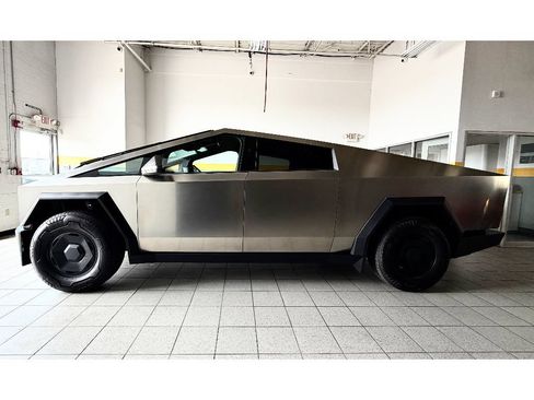 Used 2026 Tesla Cybertruck AWD Crew Cab image 12